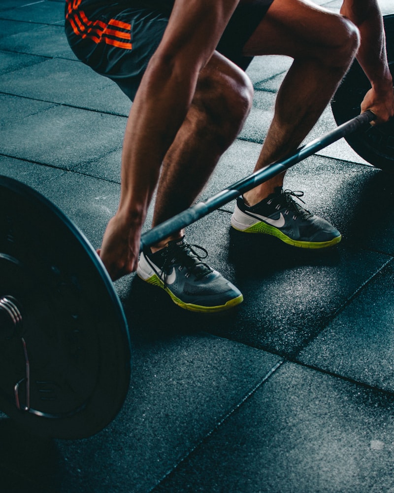 咏春叶问武馆模拟游戏内经营界面截图 - 展示建筑升级树与资源管理面板