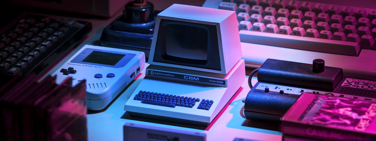 咏春叶问游戏新手引导界面截图 - 展示任务追踪与基础操作提示